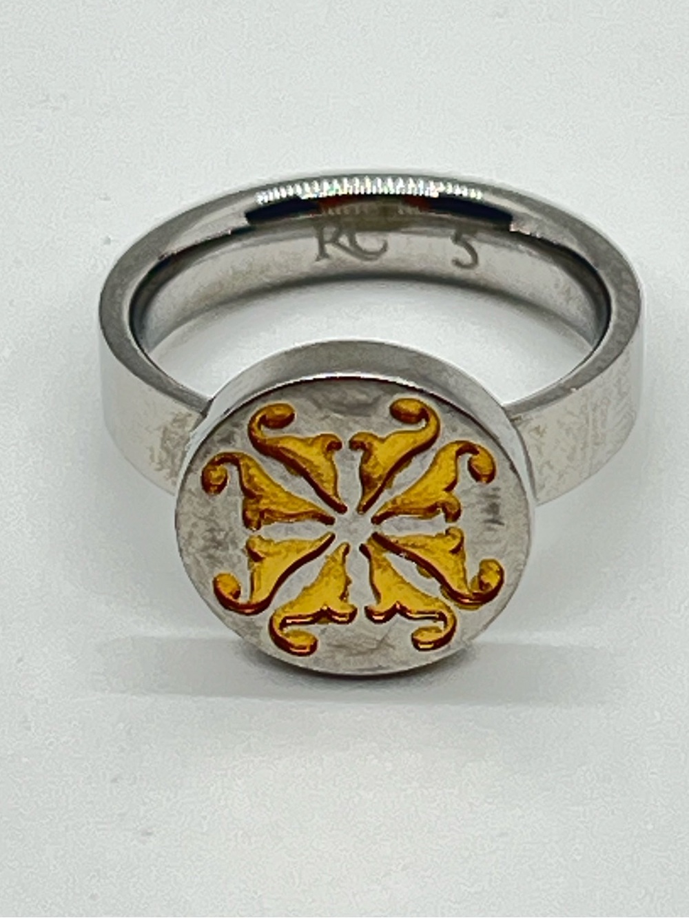 RC Rustic Cuff Mixed Metal Gold Tone Silver Tone Ring Size 5